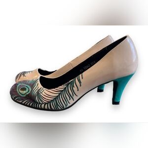 T.U.K cream Peacock Feather heels New size 11